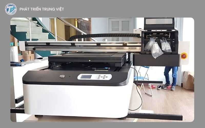 Máy in vải cotton là thiết bị sử dụng công nghệ in kỹ thuật số hoặc in trực tiếp để in